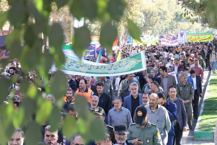 تصاویر/راهپیمایی مردم بروجرد در یوم الله آبان