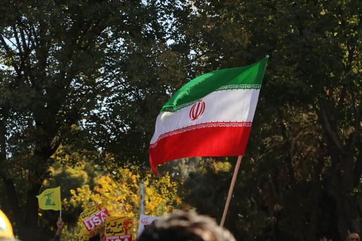 تصاویر/راهپیمایی مردم بروجرد در یوم الله آبان