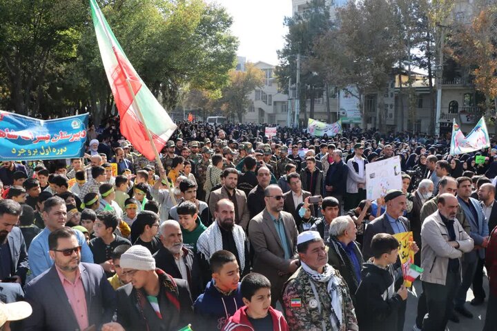 تصاویر/راهپیمایی مردم بروجرد در یوم الله آبان