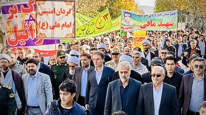 تصاویر/  راهپیمایی ۱۳ آبان  در چالدران