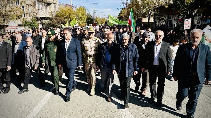 تصاویر/  راهپیمایی ۱۳ آبان  در چالدران