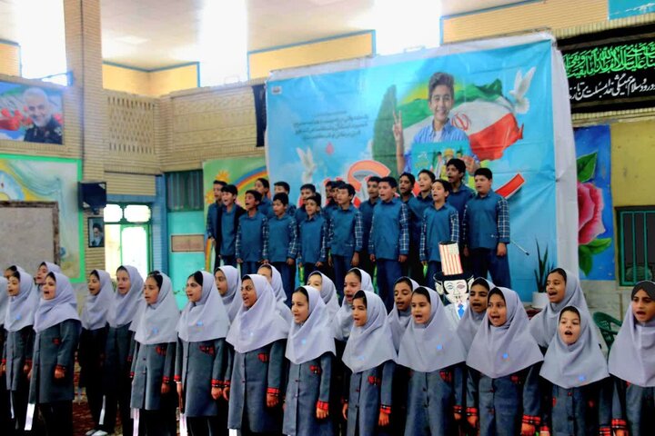 تصاویر/ راهپیمایی روز دانش آموز و بزرگداشت ۱۳ آبان در شهر پاریز