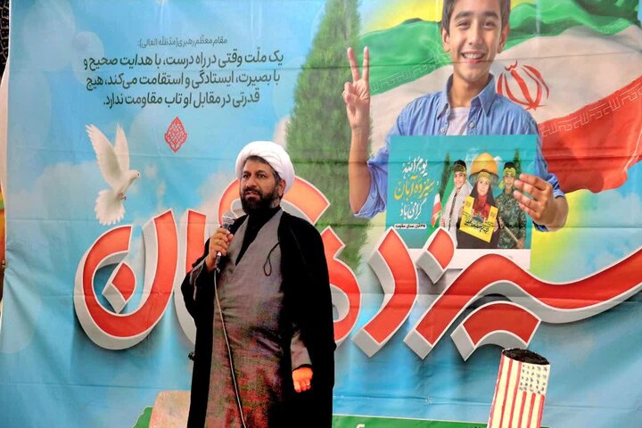 تصاویر/ راهپیمایی روز دانش آموز و بزرگداشت ۱۳ آبان در شهر پاریز