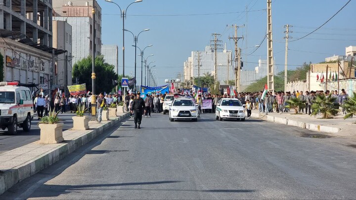تصاویر/ راهپیمایی ۱۳ آبان در گناوه