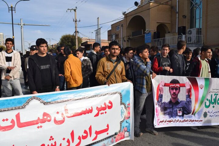 تصاویر/ حضور پرشور اقشار مختلف مردم شهرستان شوط در راهپیمایی ۱۳ آبان