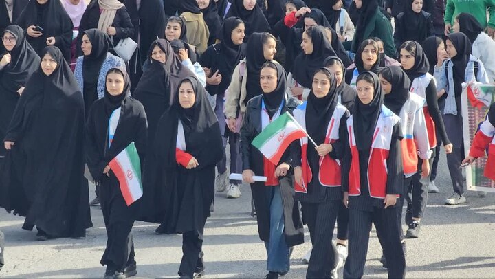 تصاویر/ حضور پرشور اقشار مختلف مردم شهرستان شوط در راهپیمایی ۱۳ آبان