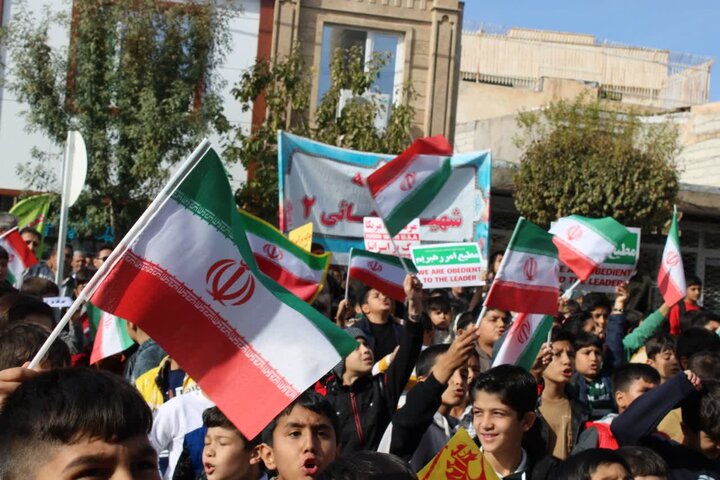 تصاویر/ حضور پرشور اقشار مختلف مردم شهرستان شوط در راهپیمایی ۱۳ آبان