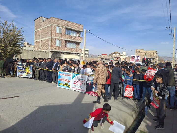 تصاویر/ حضور پرشور اقشار مختلف مردم شهرستان شوط در راهپیمایی ۱۳ آبان