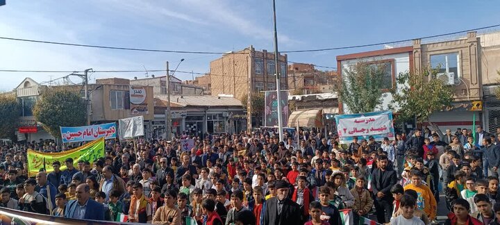 تصاویر/ حضور پرشور اقشار مختلف مردم شهرستان شوط در راهپیمایی ۱۳ آبان