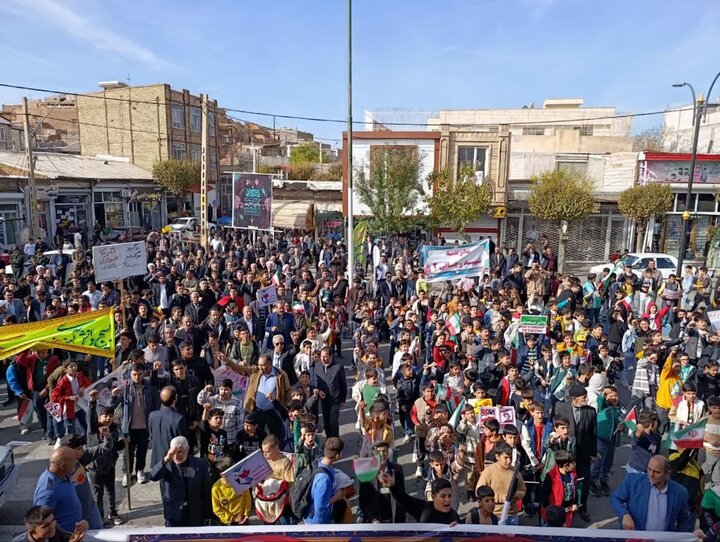 تصاویر/ حضور پرشور اقشار مختلف مردم شهرستان شوط در راهپیمایی ۱۳ آبان