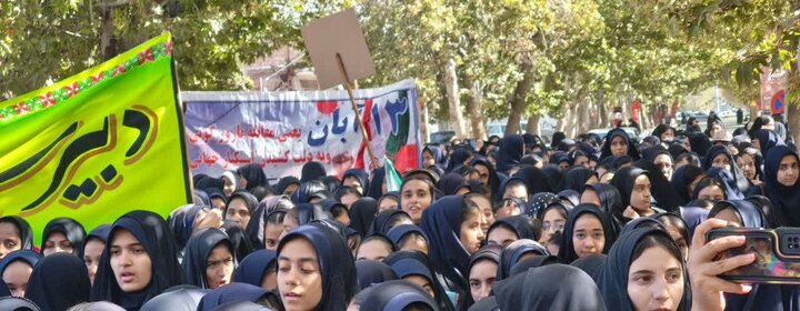 تصاویر/ راهپیمایی روز دانش آموز در شهر ماهان