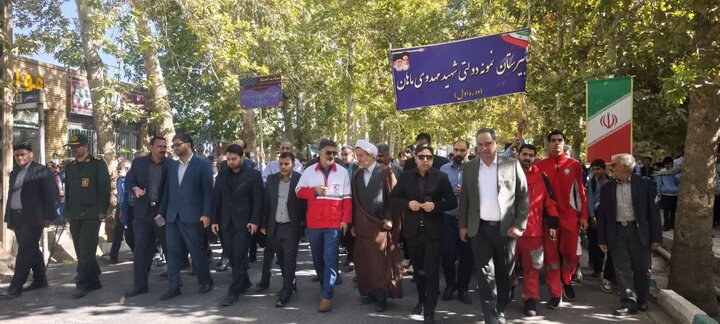 تصاویر/ راهپیمایی روز دانش آموز در شهر ماهان
