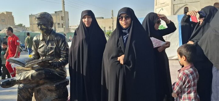 حضور طلاب مدرسه علمیه خواهران خورموج در راهپیمایی امروز به روایت تصویر