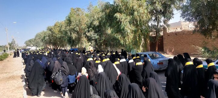 تصاویر/ راهپیمایی روز دانش آموز در شهر شهداد