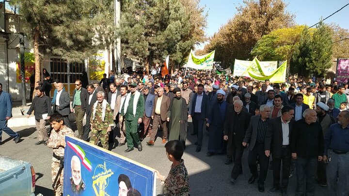 تصاویر/ راهپیمایی روز دانش آموز در شهر راین