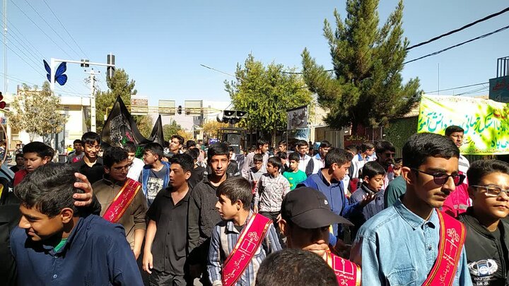 تصاویر/ راهپیمایی روز دانش آموز در شهر راین