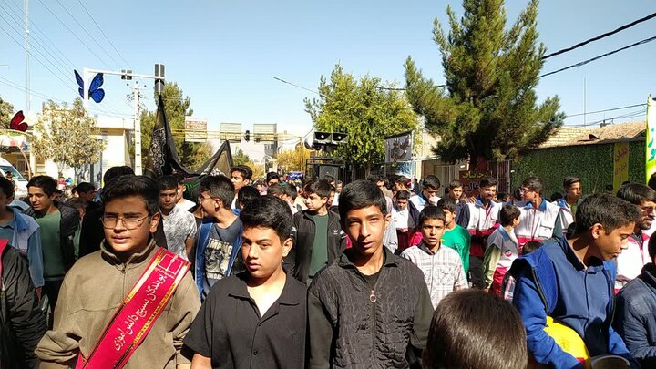 تصاویر/ راهپیمایی روز دانش آموز در شهر راین