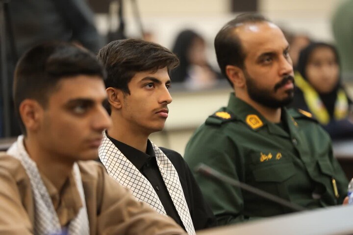 تصاویر/ دیدار جمعی از دانش‌آموزان شهرستان شاهرود با نماینده ولی فقیه در استان سمنان