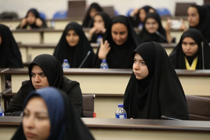 تصاویر/ دیدار جمعی از دانش‌آموزان شهرستان شاهرود با نماینده ولی فقیه در استان سمنان