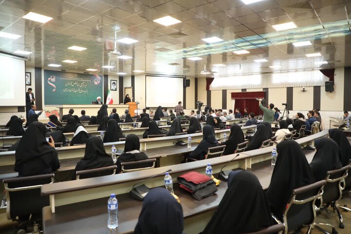 تصاویر/ دیدار جمعی از دانش‌آموزان شهرستان شاهرود با نماینده ولی فقیه در استان سمنان