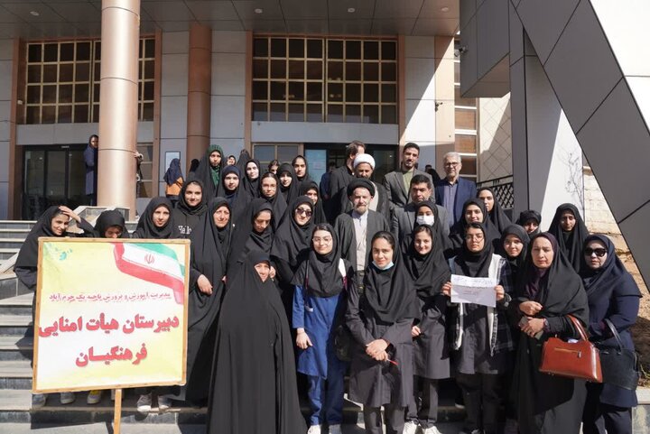 تصاویر/بازدید نماینده ولی فقیه در لرستان از کتابخانه مرکزی خرم آباد