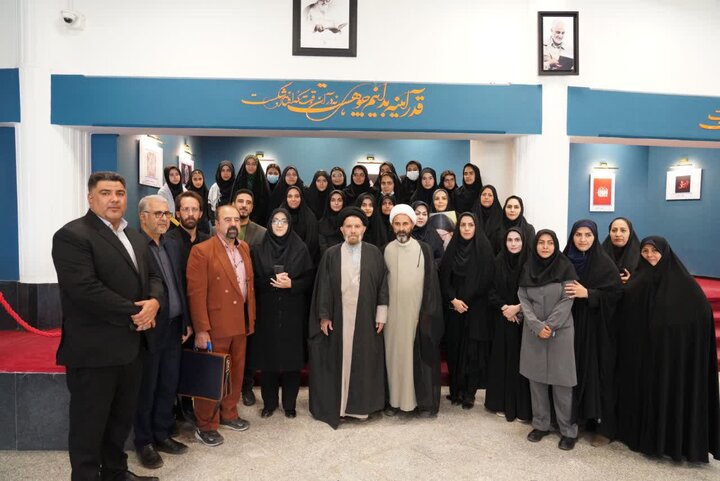 تصاویر/بازدید نماینده ولی فقیه در لرستان از کتابخانه مرکزی خرم آباد