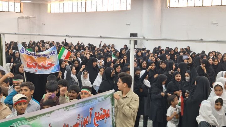 تصاویر/ راهپیمایی روز دانش آموز در شهر رودبارجنوب