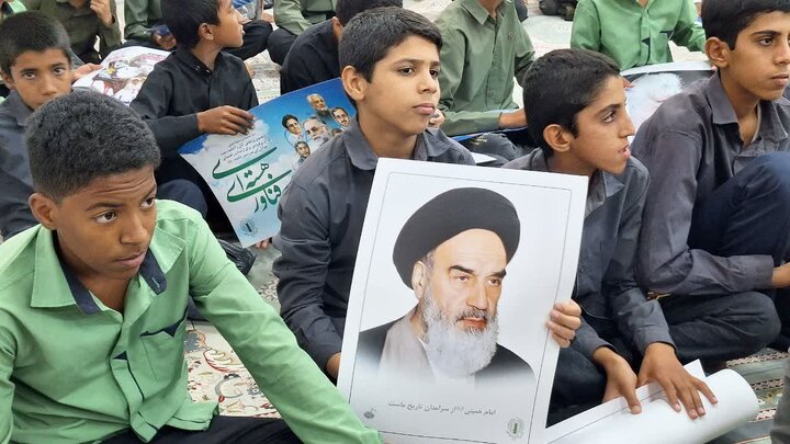 تصاویر/ راهپیمایی روز دانش آموز در شهر رودبارجنوب