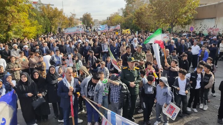 تصاویر/ راهپیمایی یوم الله ۱۳ آبان در هادیشهر