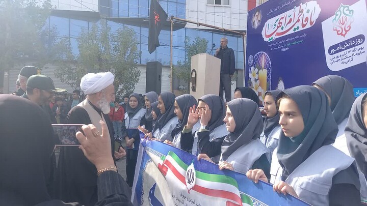 تصاویر/ راهپیمایی یوم الله ۱۳ آبان در هادیشهر