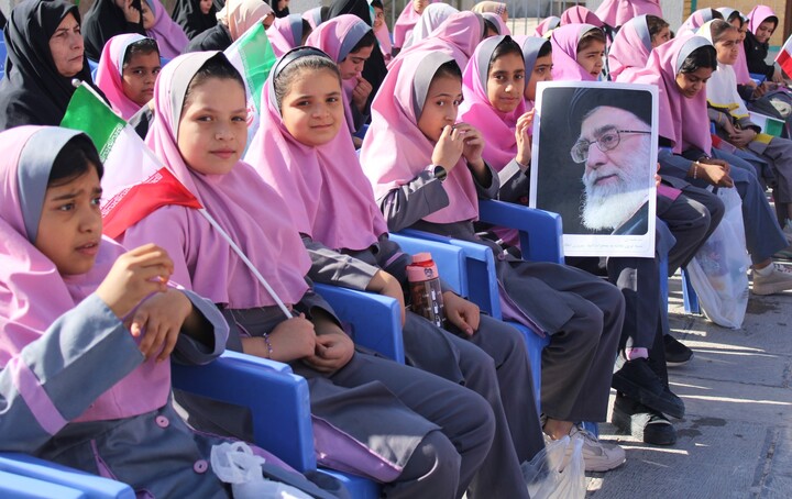 تصاویر/ راهپیمایی روز دانش آموز در شهر جوپار