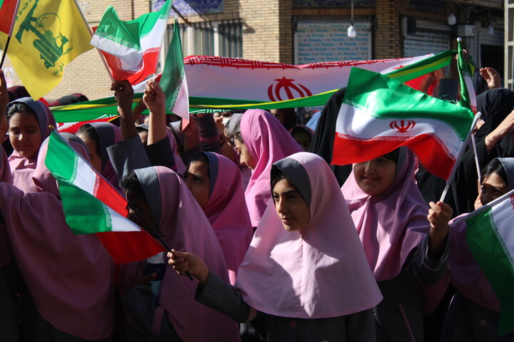 تصاویر/ راهپیمایی روز دانش آموز در شهر جوپار