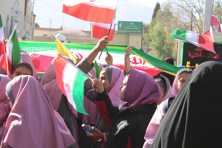 تصاویر/ راهپیمایی روز دانش آموز در شهر جوپار