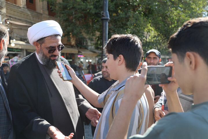 تصاویر / گفت‌وگو امام جمعه همدان با اقشار مختلف مردم شرکت کننده در تجمع 13 آبان