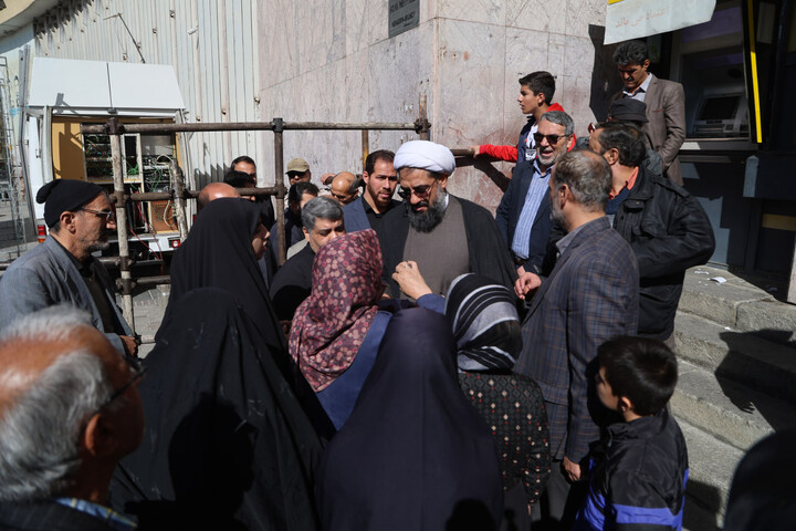 تصاویر / گفت‌وگو امام جمعه همدان با اقشار مختلف مردم شرکت کننده در تجمع 13 آبان