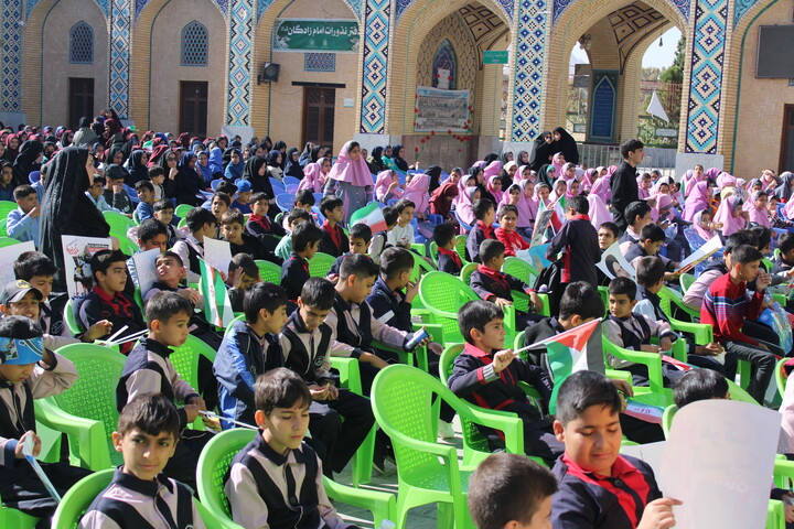 تصاویر/ راهپیمایی روز دانش آموز در شهر جوپار