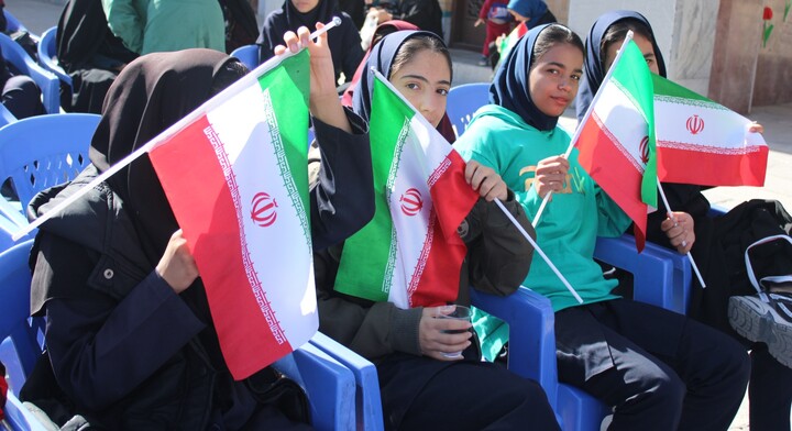 تصاویر/ راهپیمایی روز دانش آموز در شهر جوپار