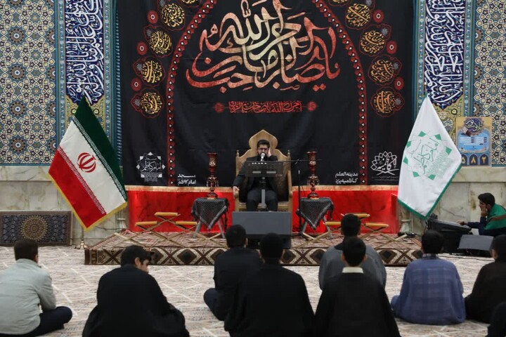 تصاویر/  برگزاری مراسم محفل الوحی با حضور استاد محمد بهرامی