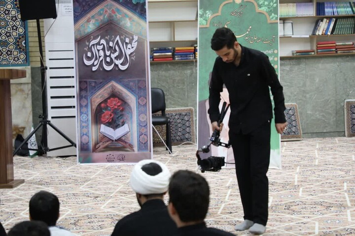 تصاویر/  برگزاری مراسم محفل الوحی با حضور استاد محمد بهرامی