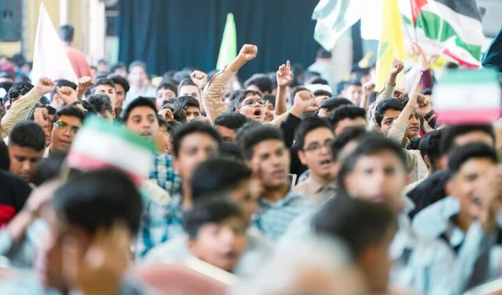 تصاویر/ راهپیمایی روز دانش آموز در شهر سیرجان