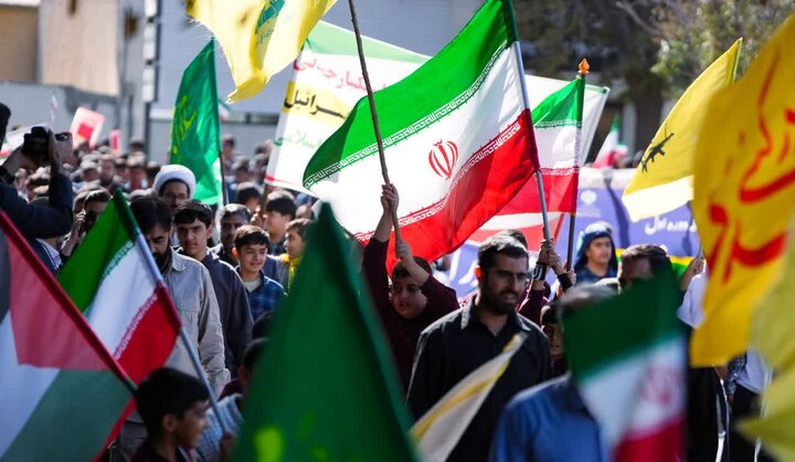 تصاویر/ راهپیمایی روز دانش آموز در شهر سیرجان