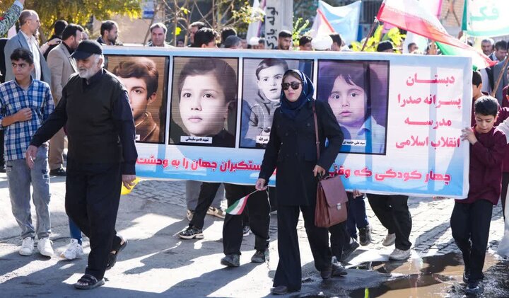 تصاویر/ راهپیمایی روز دانش آموز در شهر سیرجان