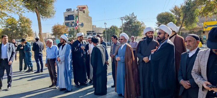 تصاویر/حضور طلاب و کادر مدرسه علمیه امام خمینی‌ (ره) شهرستان خمین در راهپیمایی ۱۳ آبان