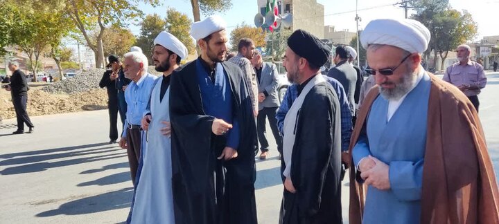 تصاویر/حضور طلاب و کادر مدرسه علمیه امام خمینی‌ (ره) شهرستان خمین در راهپیمایی ۱۳ آبان