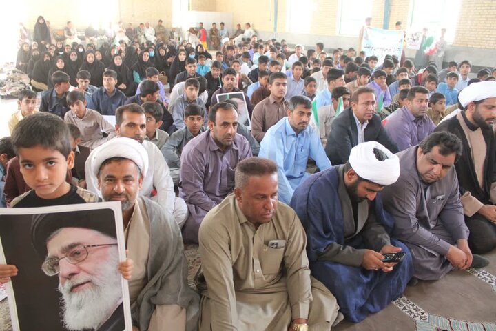 تصاویر/ مراسم روز دانش آموز در شهر جازموریان