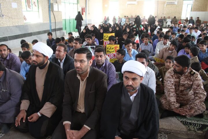 تصاویر/ مراسم روز دانش آموز در شهر جازموریان