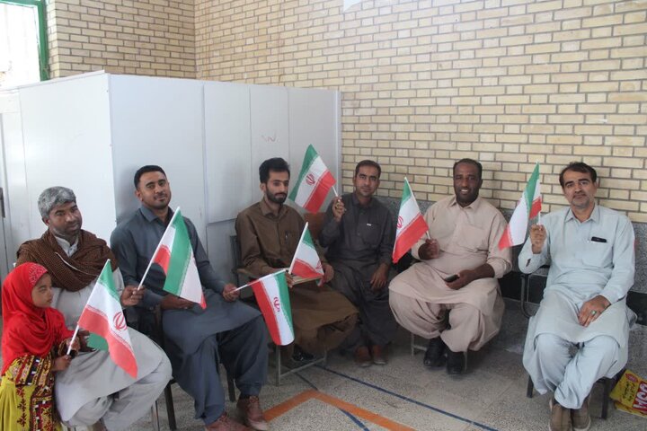 تصاویر/ مراسم روز  دانش آموز در شهر جازموریان