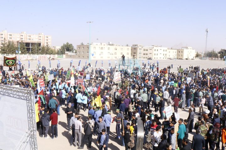 راهپیمایی ۱۳ آبان در کرمان
