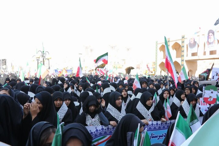 تصاویر/ حماسه دهه هشتادی ها و نودی های یزد در۱۳آبان۱۴۰۴