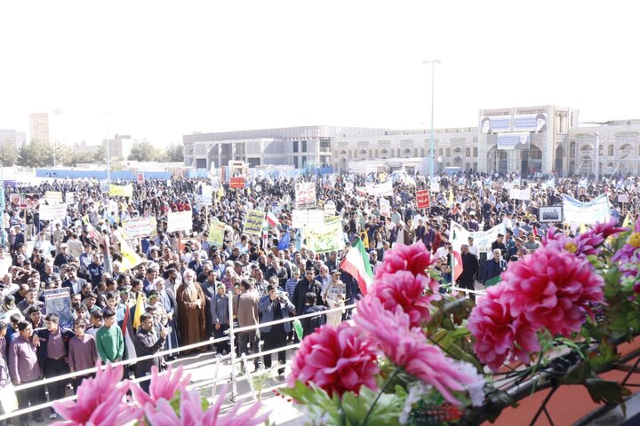 راهپیمایی ۱۳ آبان در کرمان
راهپیمایی ۱۳ آبان در کرمان
